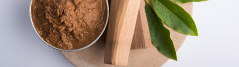 Olejek z drzewa sandałowego - magia aromaterapii i jego terapeutyczne właściwości